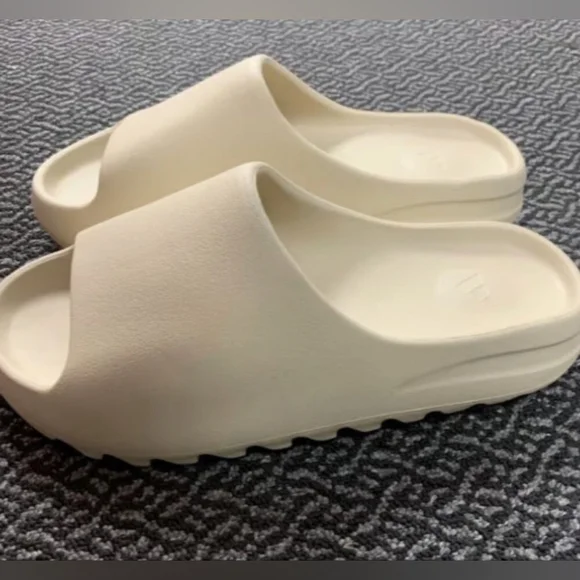 Adidas Yeezy Slide BoneSize 10Brand New (No Box)